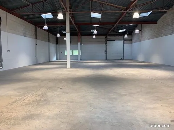 Local 633 m² SAINT ETIENNE