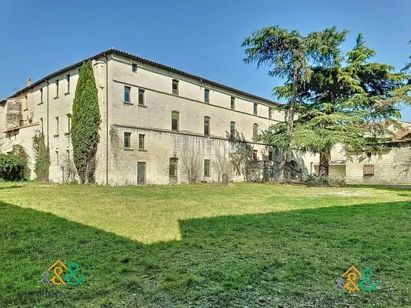 Local commercial 3104 m²