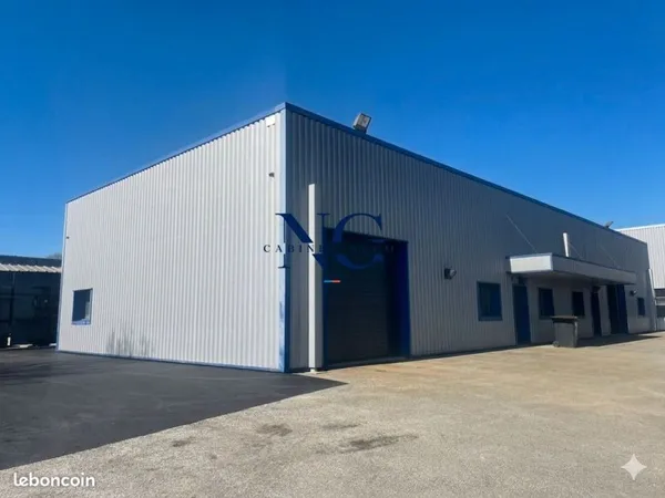 Local 190 m² SAINT NOLFF