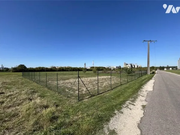 Terrain 905 m²