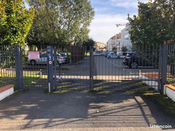 Parking aérien sécurité (cours Richelieu)