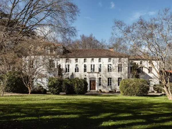 Château 19 pièces 700 m²