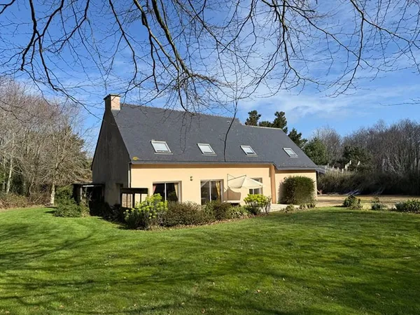 A vendre. Maison en campagne. Taulé, proche Carantec.