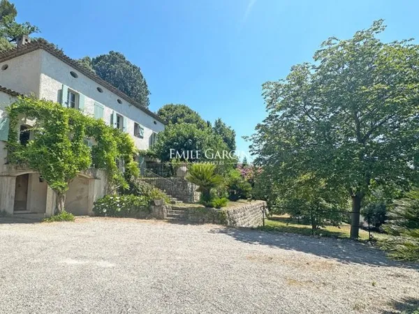 A vendre, Côte d'Azur, Mougins, petit domaine sécurisé, vue col