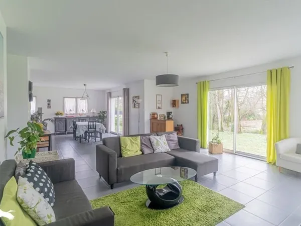 Contemporaine de 7 pièces principales