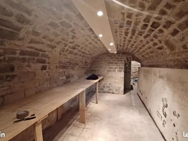 Cave 24,3 m2 à louer 75009 PARIS