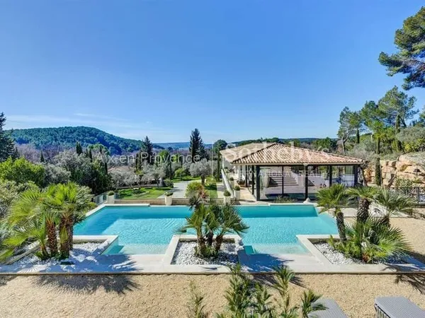 Maison 7 pièces 301 m²