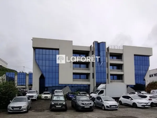 Local commercial 704 m²