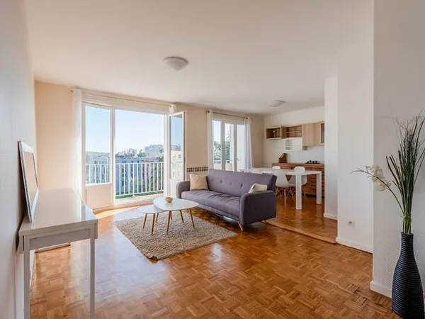Superbe appartement 3 pièces au dernier étage à Décines-Charpieu - Vue dégagée !