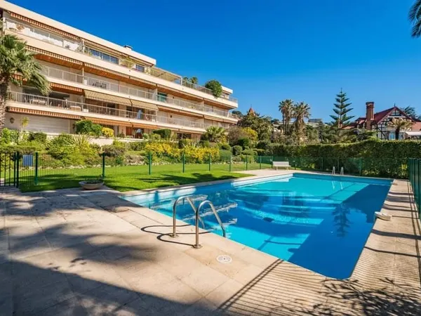 EXCLUSIVITÉ - CANNES CALIFORNIE - 4 PIÈCES - VUE MER - PISCINE