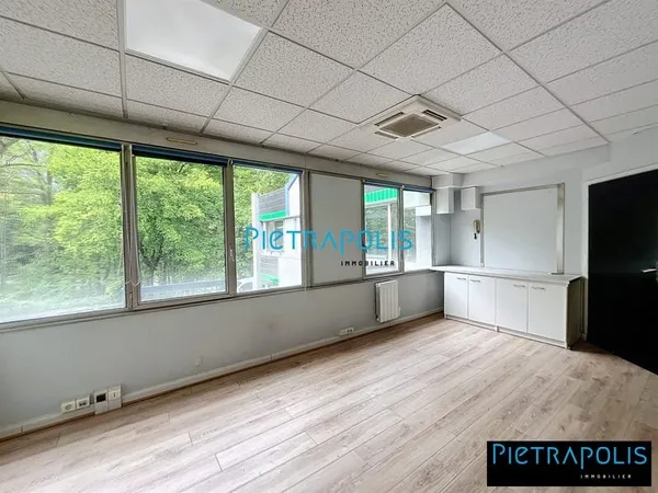 Bureaux 76m² - Lissieu - emplacement idéal