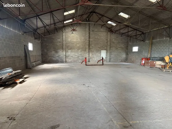 Hangar à louer