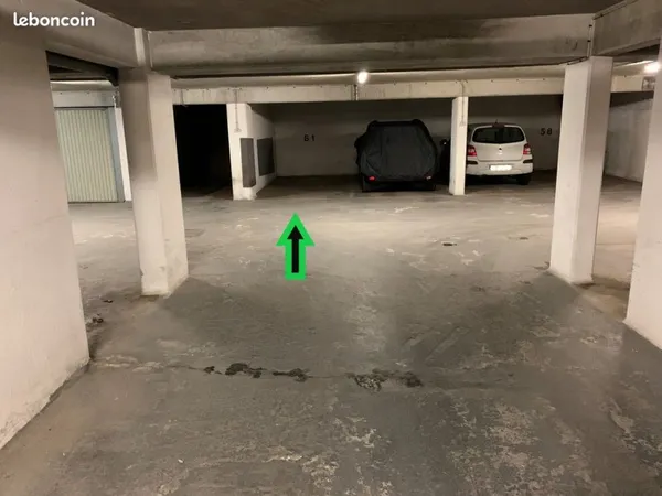Parking : rue J. De la fontaine 75016