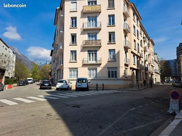 Location Garage en Sous-Sol - 10 Rue René Thomas, 38000 Grenoble