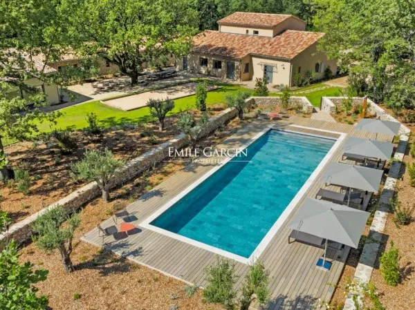 Mas à louer sur un domaine viticole dans le Var, au coeur de la Provence Verte