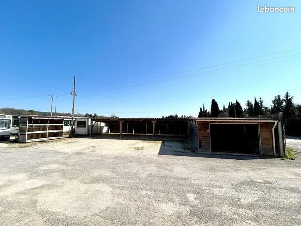 Local d'activité 110m2 à Puyricard