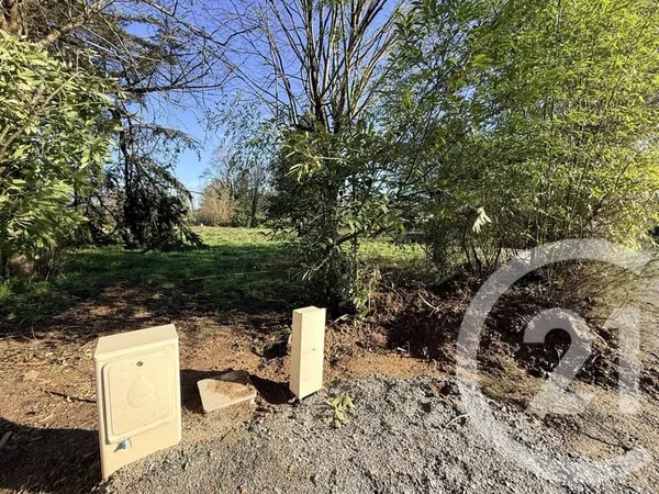 Terrain 700 m²