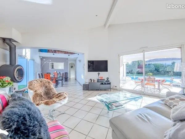 Villa 6 pièces 199 m²