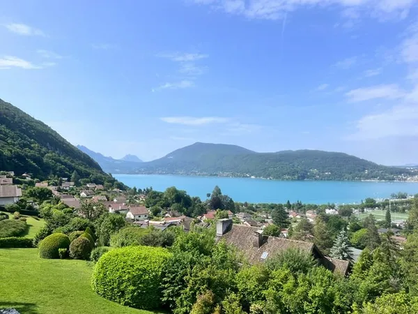 EXCLUSIVITE - ANNECY - T4 dernier étage 124 m²