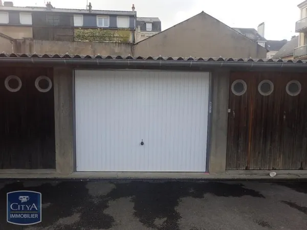 Stationnement Location Laval   90€