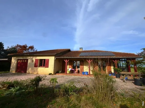A vendre, Montesquiou (Gers): maison de plain-pied 3 chambres au calme, à la campagne et face aux Py