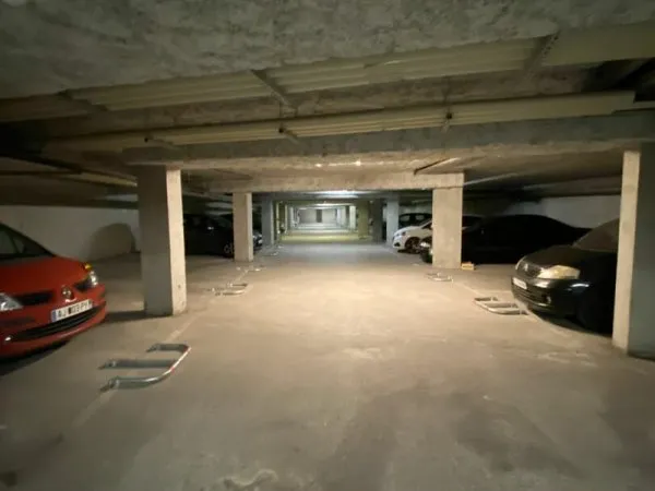 PARKING VAULX EN VELIN
