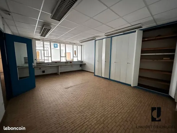 Local 162 m² ROANNE