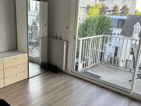 Loue STUDIO, quartier résidentiel, 150m gare d'Asnières, 7min Paris St Lazare, rue très calme