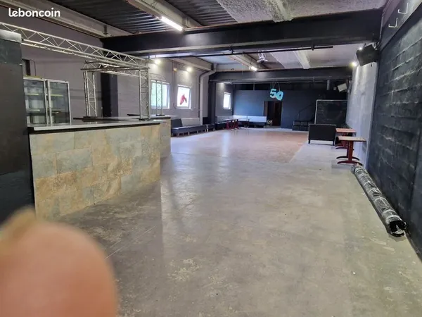 Local commercial Dancing ENTREPOTE