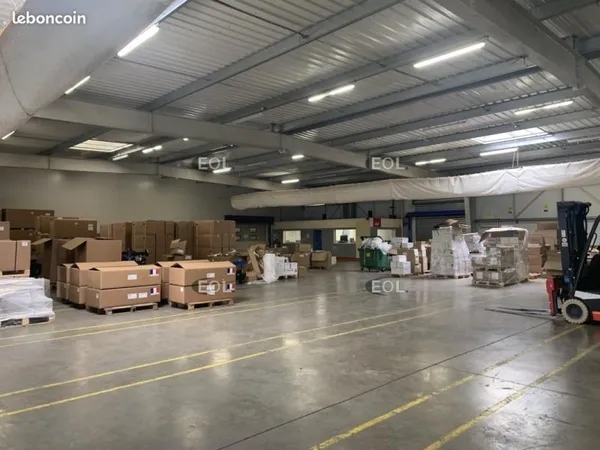 Local d'activité 1 550 m²