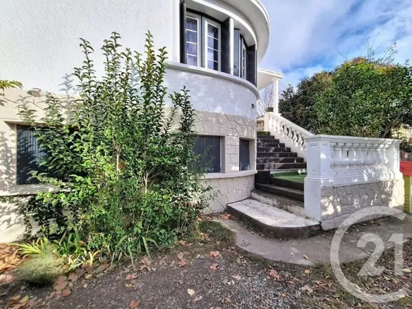 Maison 8 pièces 252 m²