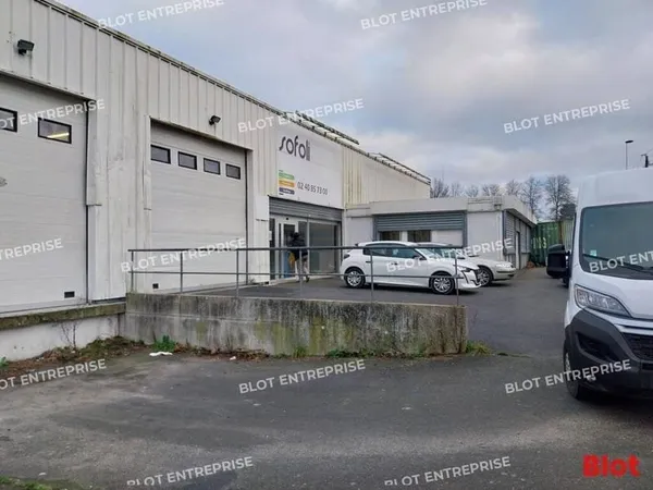 Entrepôt 980 m²
