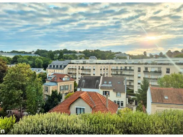 Duplex calme, chaleureux et fonctionnel, 142m² au sol, 4 chambres, vue dégagée, refait à neuf (2021)