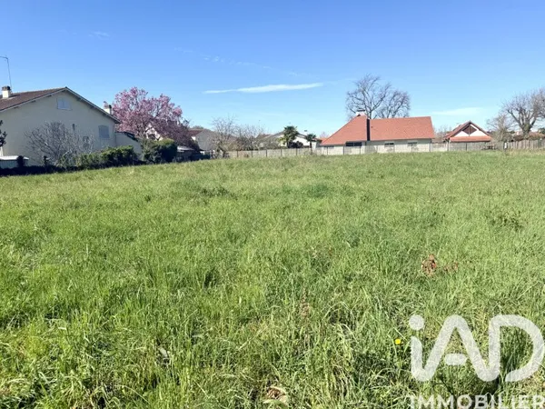 Terrain 793 m²
