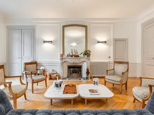 PARIS 8 - APPARTEMENT - 4 CHAMBRES - 6 ADULTES - 1 ENFANT