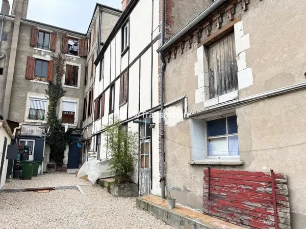 Plateau-appartement en triplex à rénover