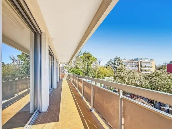 Vente Appartement 209 m2 avec Grand Balcon et Cave - Quartier La Plage Marseille 8