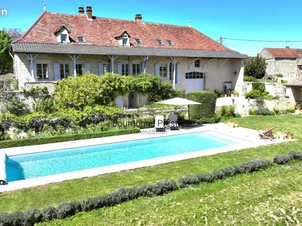 Propriété 6 pièces 203 m²