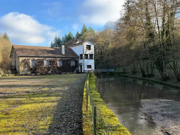 Beau ancien moulin dans les Vosges