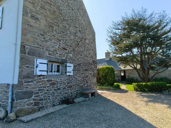 MAISON EN PIERRES A VENDRE LAMPAUL-PLOUDALMEZEAU