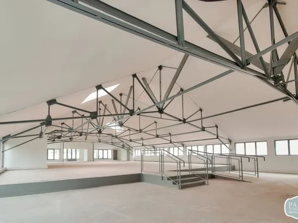 Local 4 pièces 449 m²