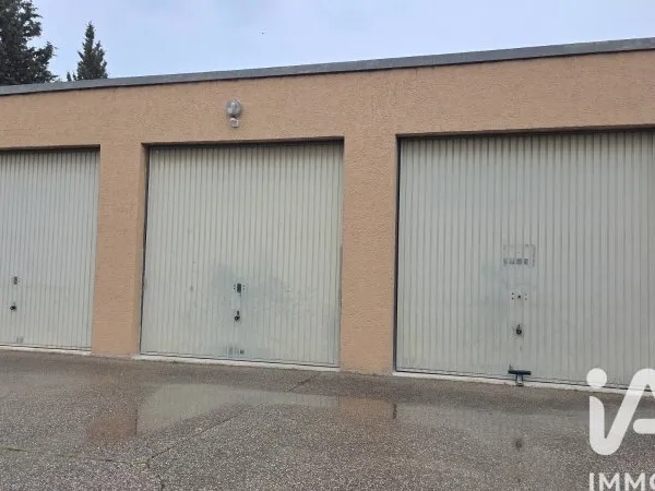 Parking 18 m²