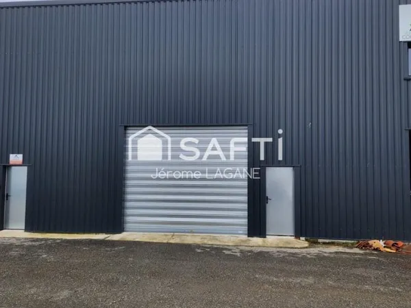 local commercial 113m² terrain parking 300m²