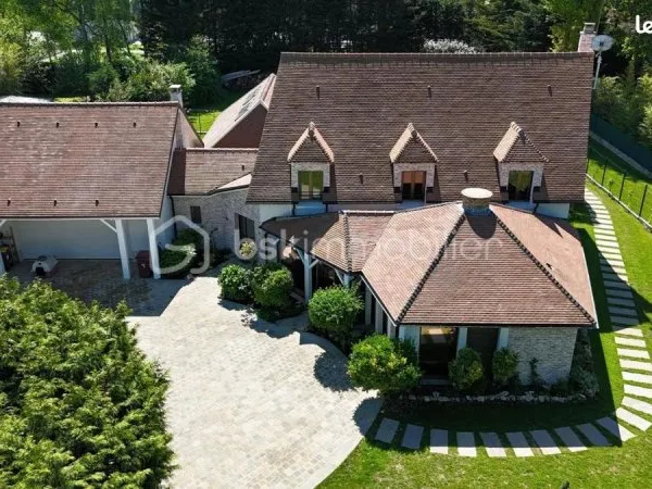 Maison 8 pièces 324 m²