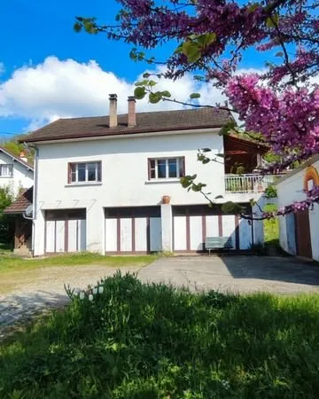 Maison + atelier sur terrain 1700 m2