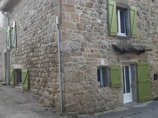 À vendre - Maison de village en pierre T4 rénovée