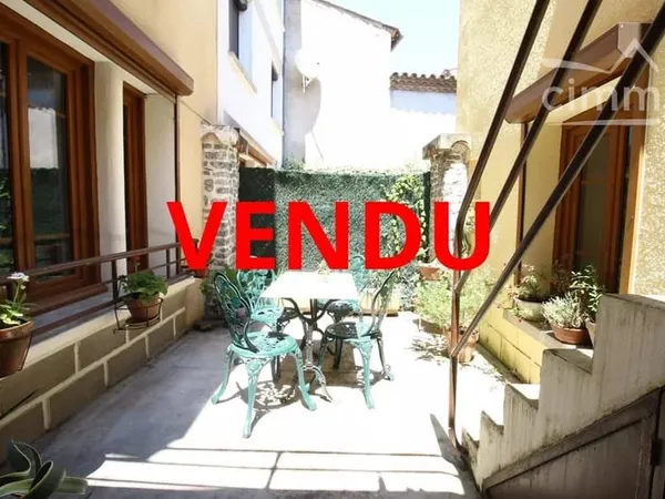 SOUS OFFRE ACHAT une maison de village 5 chambres avec une cour