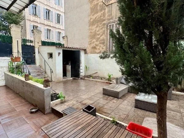 Rare à Marseille / bd Chave : T4 avec jardin privatif 60 m² + dépendance - Fort potentiel