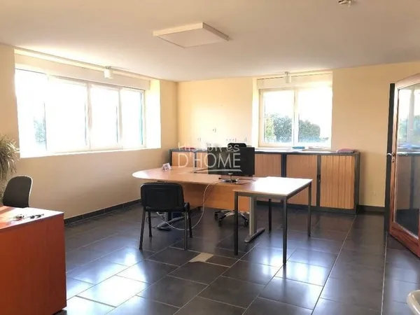 Local d'activité 561 m²