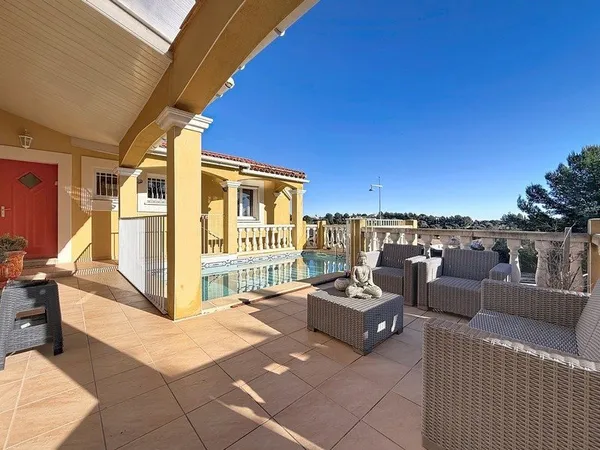 Maison à vendre 7 pièces 166 m2 JUVIGNAC (34) FONTCAUDE - Terrasse / Piscine - Double garage - Sous 